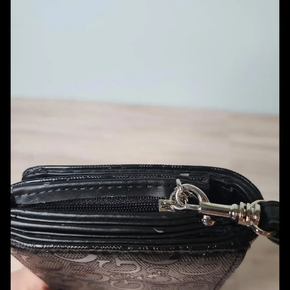 Guess wallet with strap‎ - Picture 7 of 7